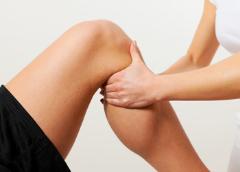 лечение боли в коленном суставе остеопат в СПб 